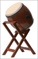 Nagadou Daiko on angled cross stand