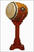 Nagadou Daiko on one-legged stand